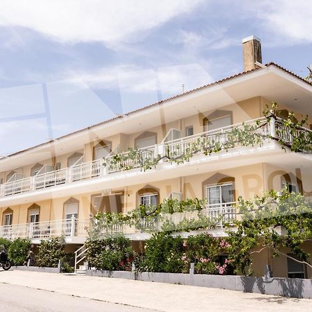 Hotel Fourkos Лименас Екстериор снимка