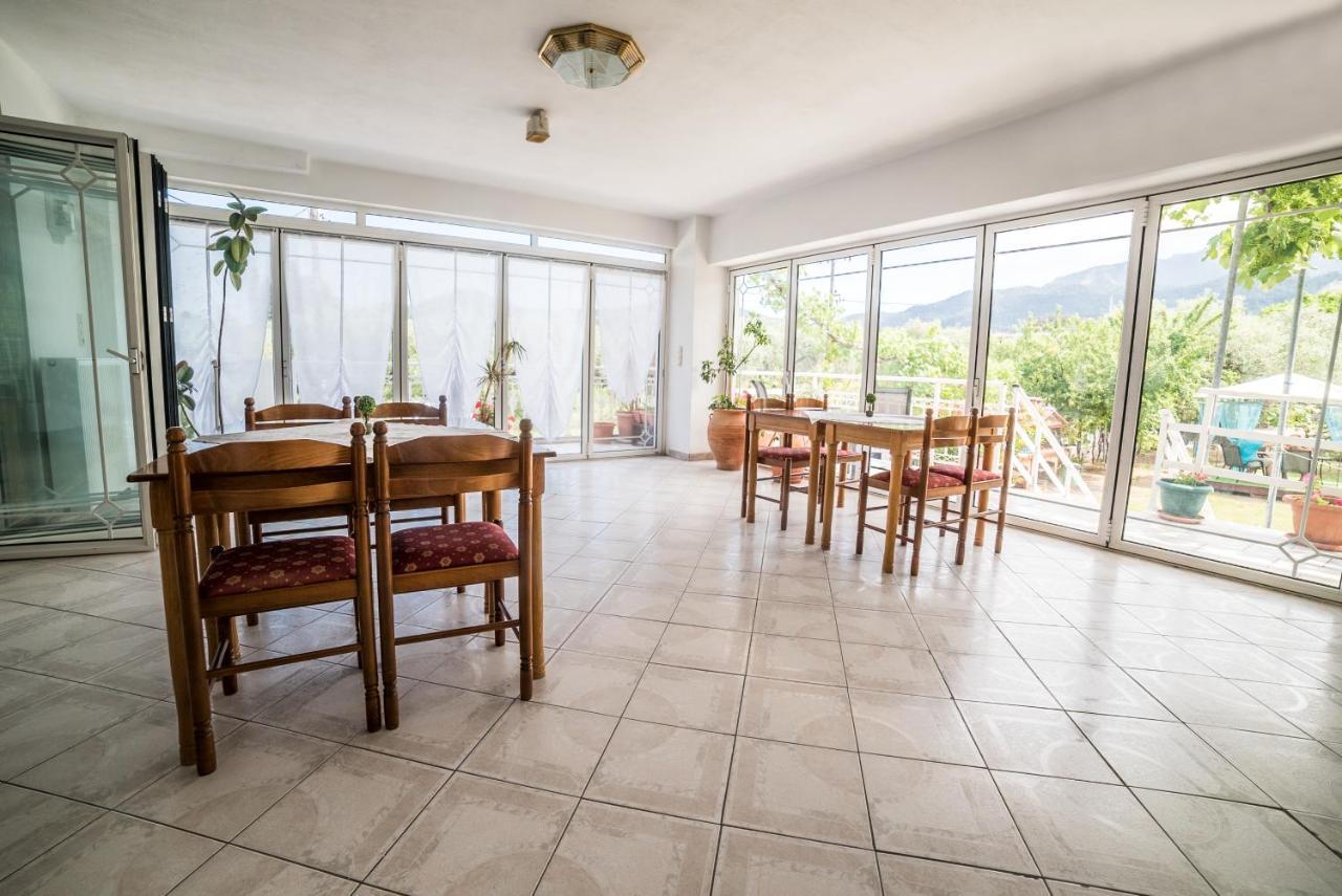 Hotel Fourkos Лименас Екстериор снимка