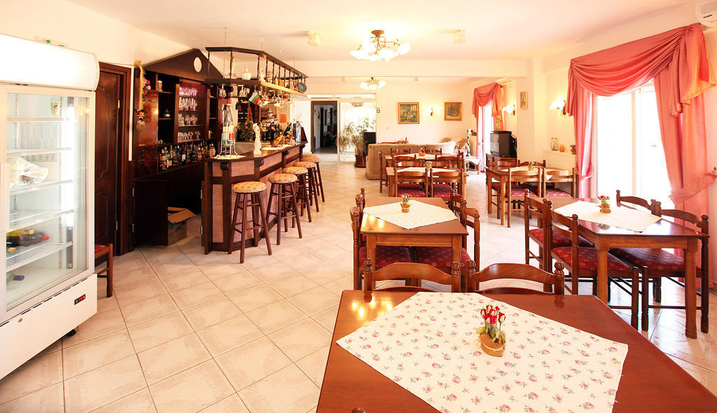 Hotel Fourkos Лименас Екстериор снимка