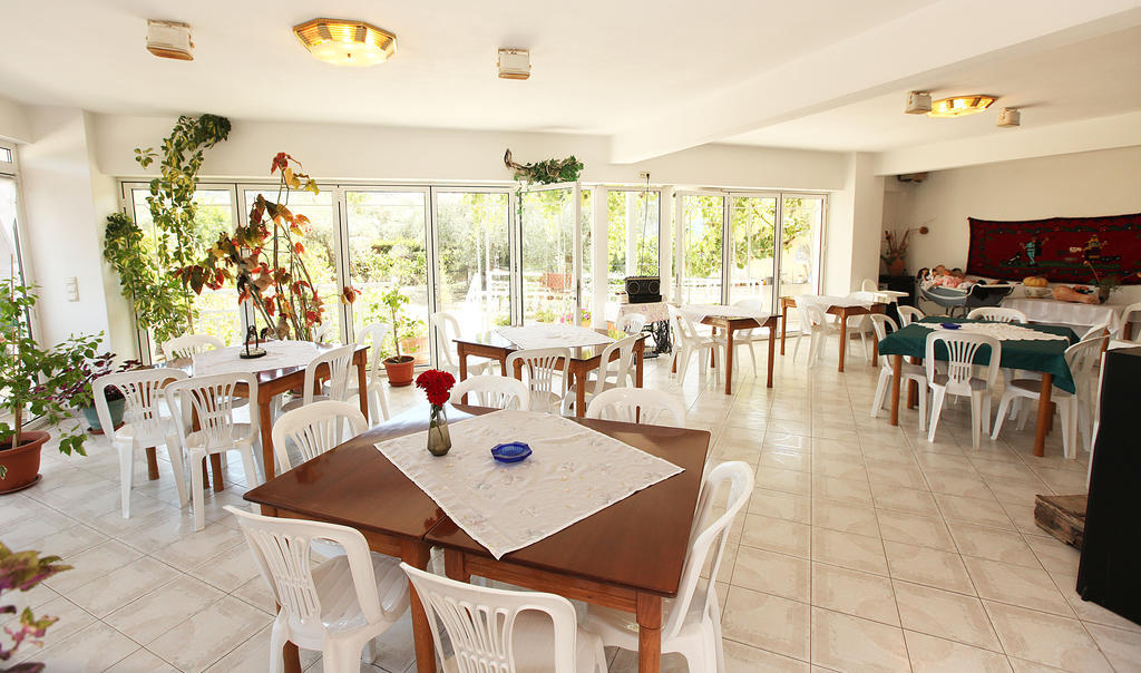 Hotel Fourkos Лименас Екстериор снимка