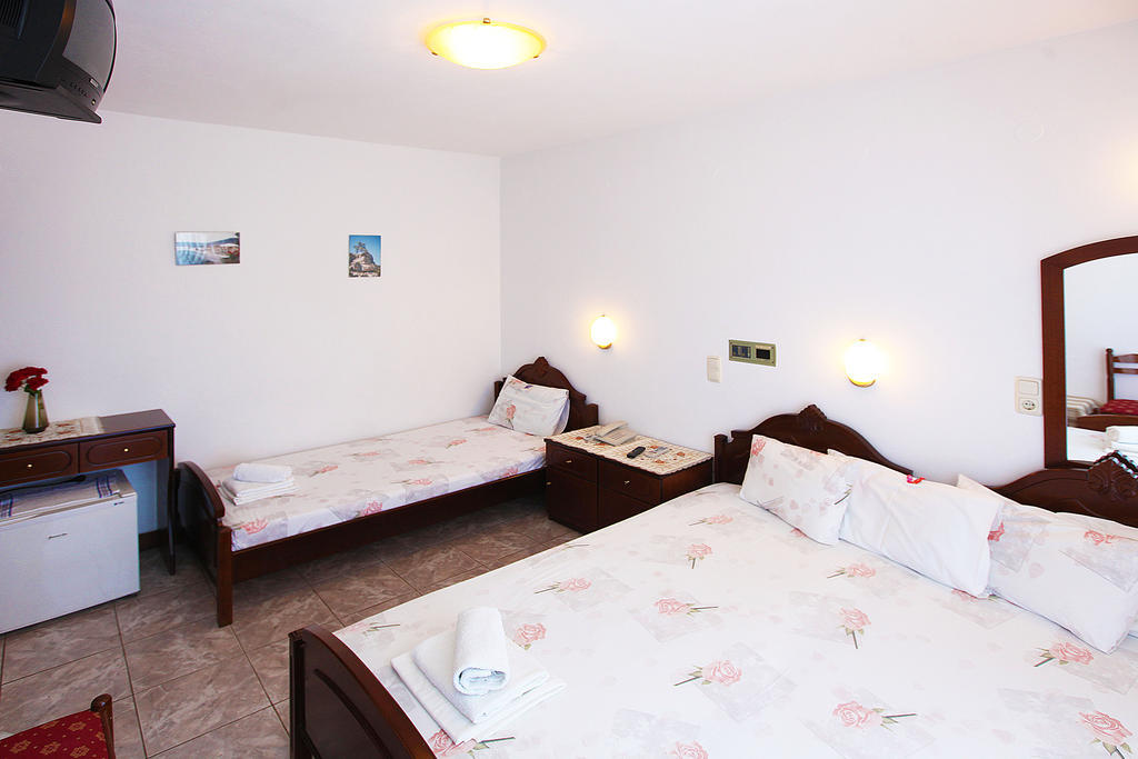 Hotel Fourkos Лименас Стая снимка