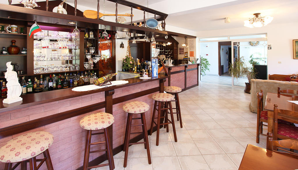 Hotel Fourkos Лименас Екстериор снимка